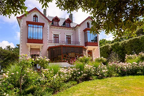 La villa et les jardins Christian Dior au-dessus de la mer à Granville