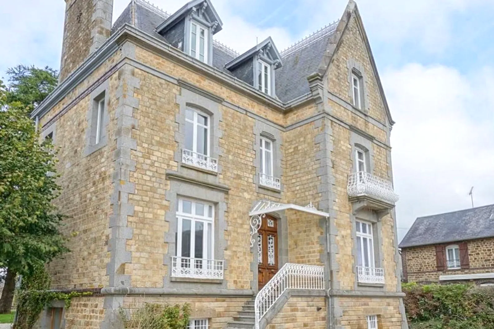 Private grounds and lawns at Le Manoir Ducey in Normandy