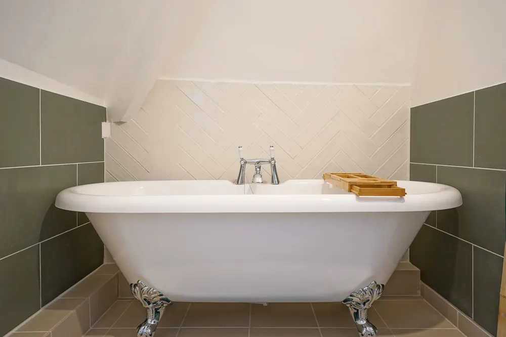 Baignoire sur pieds — Le Manoir Ducey